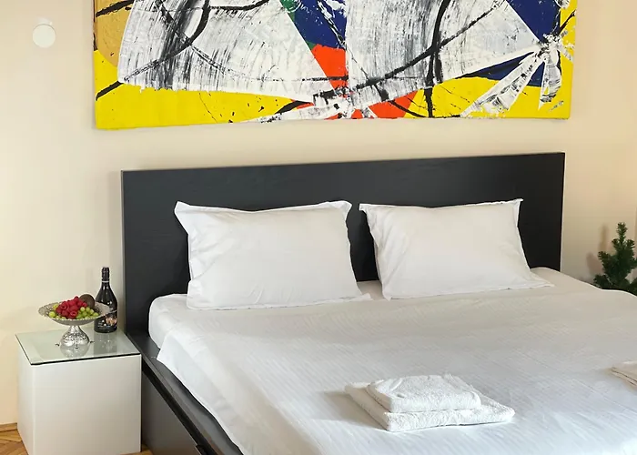 Lovely Bath & Balcony Victory Square 2 Room Apartment Bucureşti